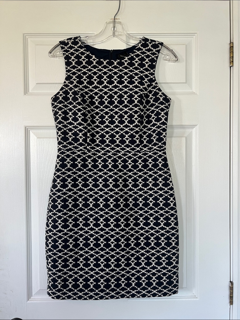 Banana Republic Navy and White Patterned Sleeveless Sheath Dress